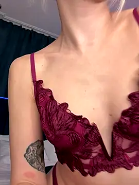 Snapshot of Elven_Elfie chatting on November 8, 2025, 5:11 am Elven Elfie online show from November 8, 2025, 5:11 am