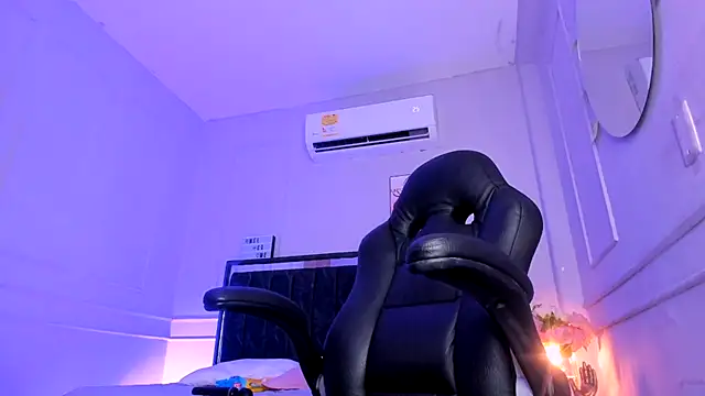 Snapshot of Catalleya_flower chatting on December 13, 2025, 8:04 pm Catalleya flower online show from December 13, 2025, 8:04 pm