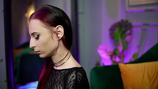 Snapshot of SaraiAngel chatting on November 5, 2025, 10:02 pm SaraiAngel online show from November 5, 2025, 10:02 pm