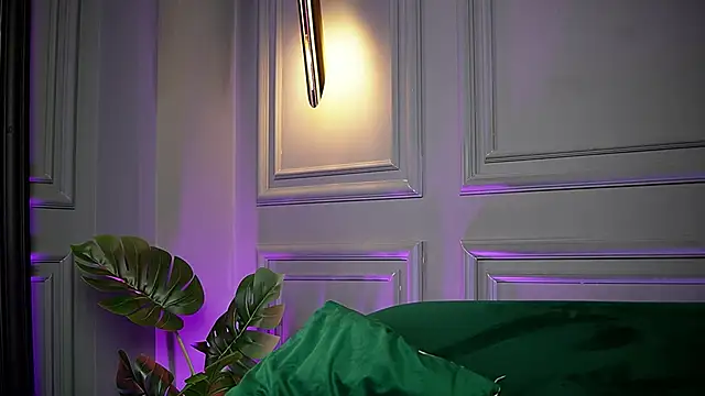 Snapshot of SaraiAngel chatting on November 4, 2025, 11:19 pm SaraiAngel online show from November 4, 2025, 11:19 pm