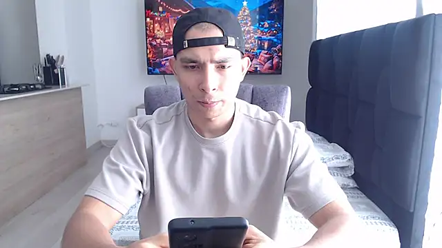 Snapshot of Auron_Demon01 chatting on December 14, 2025, 6:35 pm Auron Demon01 online show from December 14, 2025, 6:35 pm