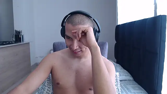 Snapshot of Auron_Demon01 chatting on December 15, 2025, 5:19 pm Auron Demon01 online show from December 15, 2025, 5:19 pm