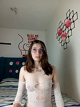 Snapshot of MilaFyre chatting on December 1, 2025, 2:07 pm MilaFyre online show from December 1, 2025, 2:07 pm