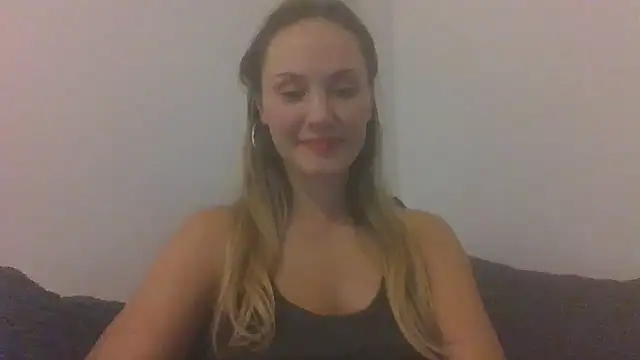 Molvina online show from November 8, 2025, 6:22 pm