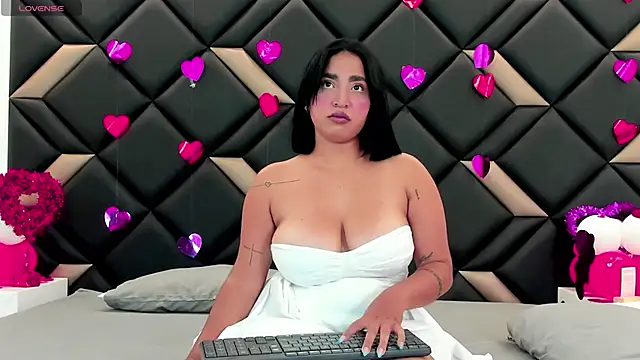 GeraldineSandoval online show from February 14, 2026, 7:47 pm