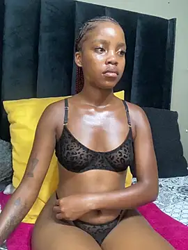 Littlebunny33 online show from April 14, 2026, 7:19 pm