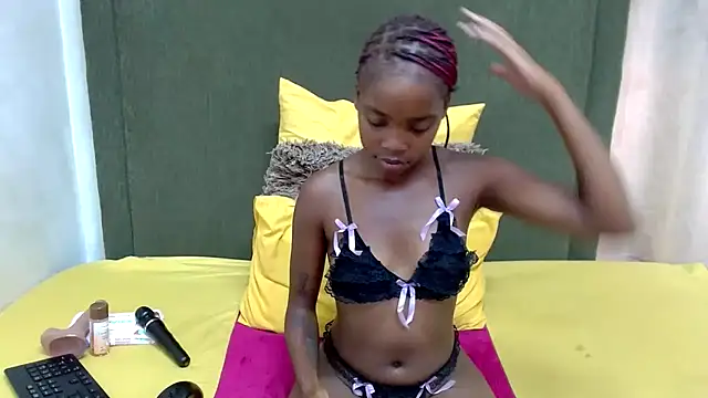 Littlebunny33 online show from January 15, 2026, 8:18 am