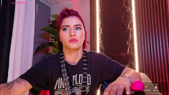 Snapshot of La_Diabla_111_ chatting on December 18, 2025, 8:12 pm La Diabla 111 online show from December 18, 2025, 8:12 pm