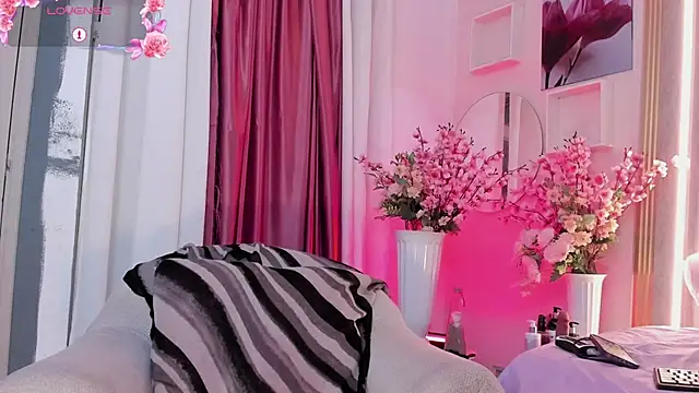 Snapshot of La_Diabla_111_ chatting on February 13, 2026, 1:05 am La Diabla 111 online show from February 13, 2026, 1:05 am