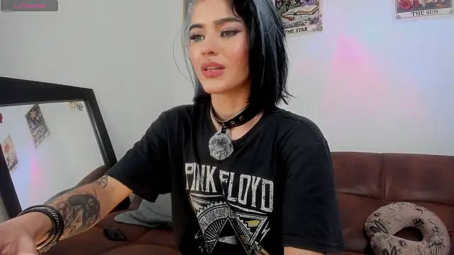 La Diabla 111  online show from April 30, 2026, 6:48 pm