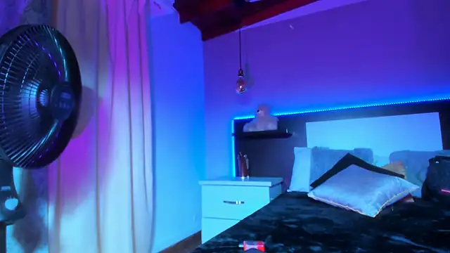 eriikjoness online show from September 17, 2025, 1:57 pm