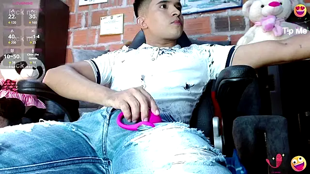Snapshot of DayroDuran chatting on June 12, 2026, 7:22 pm DayroDuran online show from June 12, 2026, 7:22 pm