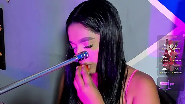 lau-hot online show from December 3, 2025, 7:24 pm