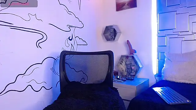 Snapshot of Trinity_Knox chatting on October 27, 2025, 6:53 pm Trinity Knox online show from October 27, 2025, 6:53 pm