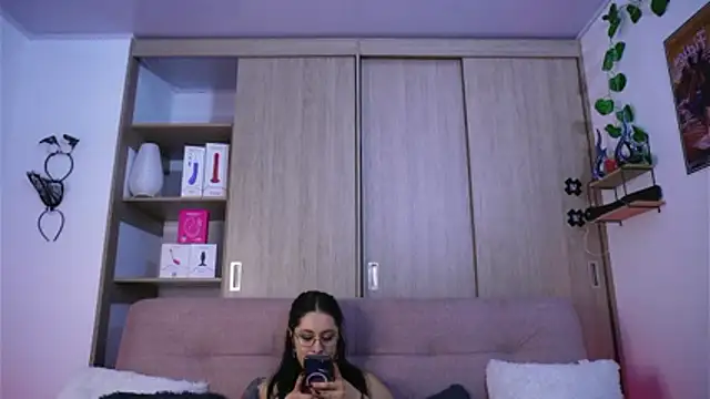 SophiieCumsx online show from April 20, 2026, 3:53 am