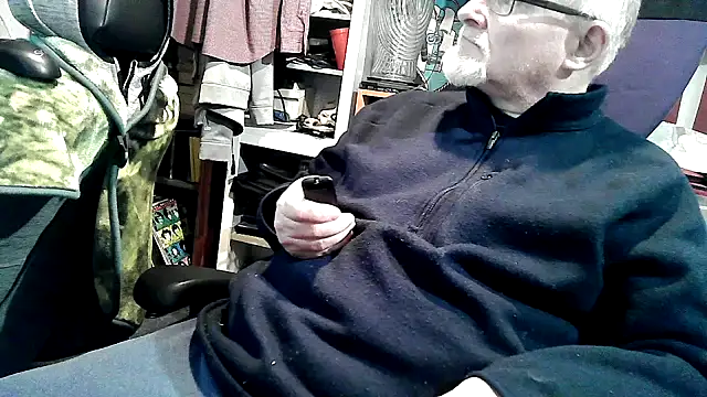 georgew62 online show from December 14, 2025, 1:45 am