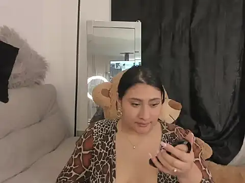 Snapshot of Elyross1_ chatting on October 22, 2025, 11:36 pm Elyross1 online show from October 22, 2025, 11:36 pm