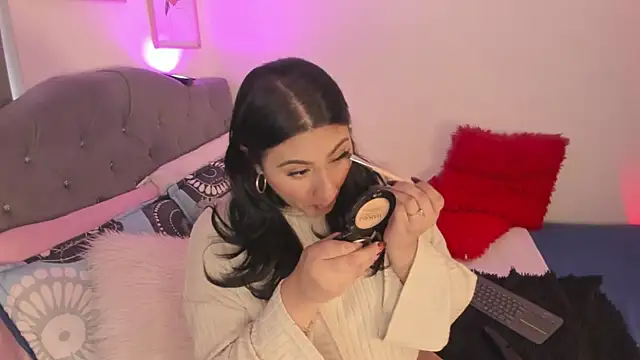 Snapshot of Elyross1_ chatting on November 19, 2025, 10:10 pm Elyross1 online show from November 19, 2025, 10:10 pm