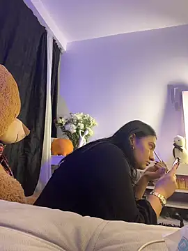 Snapshot of Elyross1_ chatting on October 24, 2025, 11:26 pm Elyross1 online show from October 24, 2025, 11:26 pm