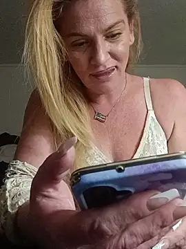 Snapshot of Goldenndoll chatting on May 31, 2026, 9:48 pm Goldenndoll online show from May 31, 2026, 9:48 pm