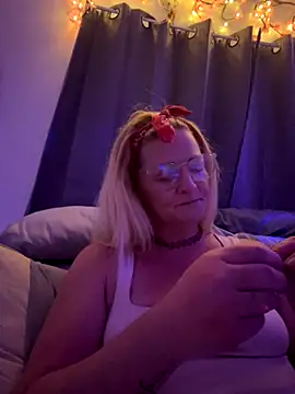 Snapshot of Goldenndoll chatting on September 27, 2025, 9:04 am Goldenndoll online show from September 27, 2025, 9:04 am