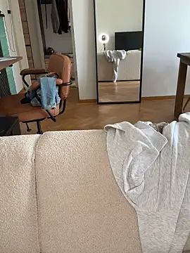 SophiiaStarr online show from September 18, 2025, 12:19 pm