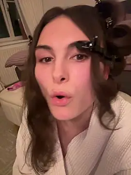 SophiiaStarr online show from April 4, 2026, 6:47 pm