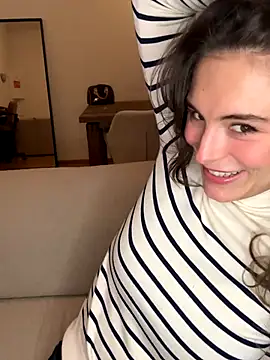 SophiiaStarr online show from November 16, 2025, 7:07 pm