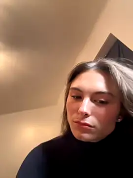 SophiiaStarr online show from November 30, 2025, 6:09 pm