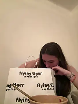 SophiiaStarr online show from April 8, 2026, 7:48 pm