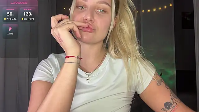 Snapshot of Sasha_yourdream chatting on November 26, 2025, 9:59 pm Sasha yourdream online show from November 26, 2025, 9:59 pm