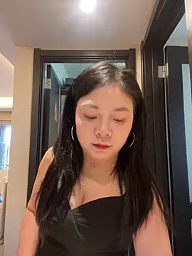 smgirls online show from November 17, 2025, 6:50 am