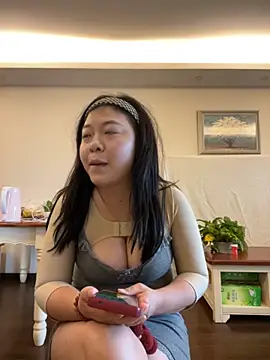 smgirls online show from November 13, 2025, 7:34 am