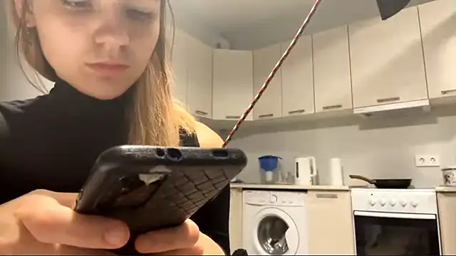 Snapshot of Denni_Spilber chatting on October 18, 2025, 3:36 pm Denni Spilber online show from October 18, 2025, 3:36 pm