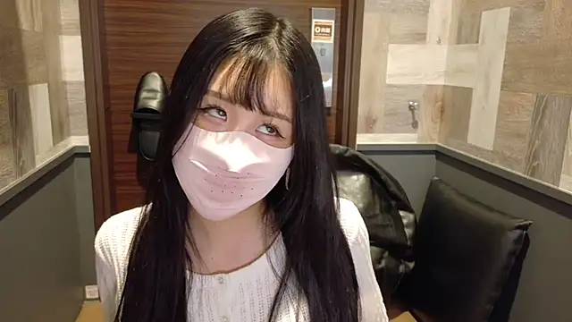 Snapshot of Ema-- chatting on November 12, 2025, 10:19 am Ema-- online show from November 12, 2025, 10:19 am