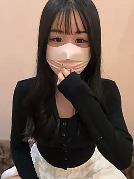 Snapshot of Ema-- chatting on November 5, 2025, 10:07 am Ema-- online show from November 5, 2025, 10:07 am