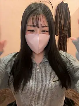 Snapshot of Ema-- chatting on November 20, 2025, 10:05 am Ema-- online show from November 20, 2025, 10:05 am