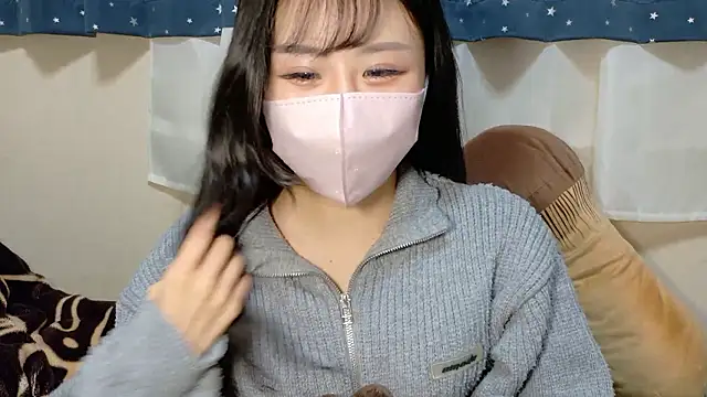 Snapshot of Ema-- chatting on December 4, 2025, 10:14 am Ema-- online show from December 4, 2025, 10:14 am