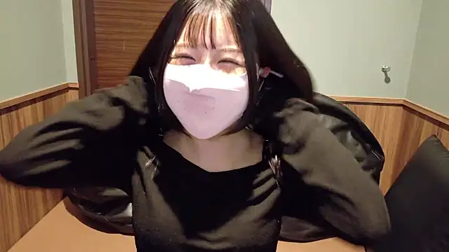 Snapshot of Ema-- chatting on November 10, 2025, 10:20 am Ema-- online show from November 10, 2025, 10:20 am