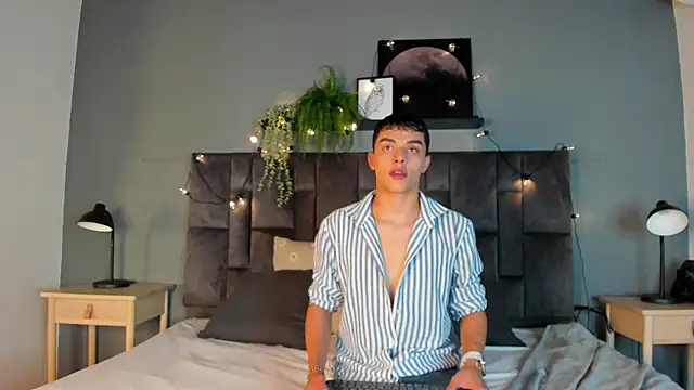 Snapshot of AAronBaker_ chatting on October 9, 2025, 7:36 pm AAronBaker online show from October 9, 2025, 7:36 pm