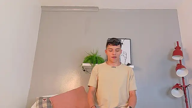 Snapshot of AAronBaker_ chatting on September 27, 2025, 7:42 pm AAronBaker online show from September 27, 2025, 7:42 pm
