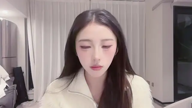 Snapshot of ZhaoZhao-ZM chatting on October 28, 2025, 1:21 pm ZhaoZhao-ZM online show from October 28, 2025, 1:21 pm