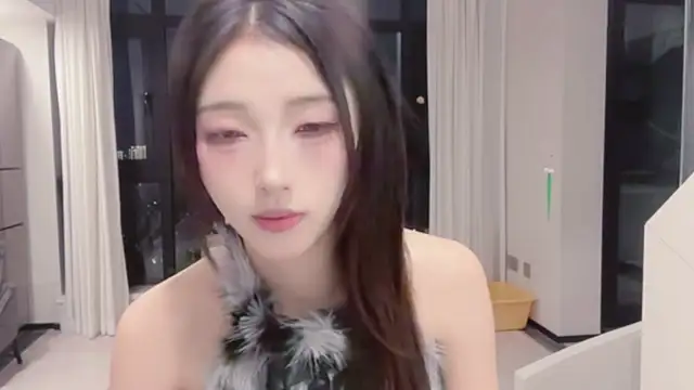 Snapshot of ZhaoZhao-ZM chatting on November 1, 2025, 11:59 am ZhaoZhao-ZM online show from November 1, 2025, 11:59 am