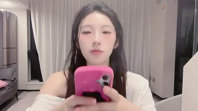 Snapshot of ZhaoZhao-ZM chatting on November 20, 2025, 1:56 pm ZhaoZhao-ZM online show from November 20, 2025, 1:56 pm