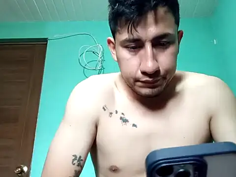 Snapshot of True_Di chatting on October 28, 2025, 9:47 pm True Di online show from October 28, 2025, 9:47 pm