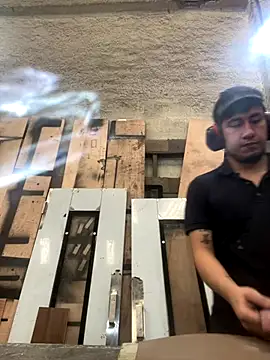 Snapshot of True_Di chatting on December 4, 2025, 12:59 pm True Di online show from December 4, 2025, 12:59 pm