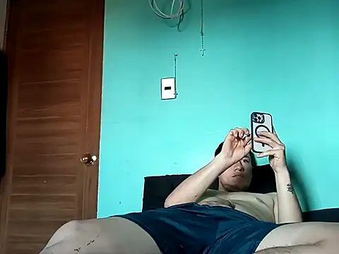 Snapshot of True_Di chatting on October 24, 2025, 6:51 pm True Di online show from October 24, 2025, 6:51 pm