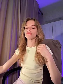 Snapshot of mari__papi chatting on May 13, 2026, 7:10 pm mari papi online show from May 13, 2026, 7:10 pm