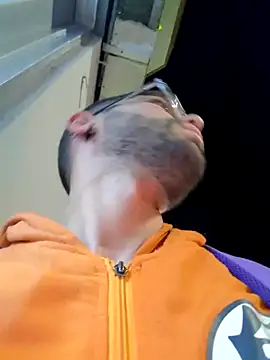 Snapshot of DanteWinter chatting on October 28, 2025, 2:45 am DanteWinter online show from October 28, 2025, 2:45 am