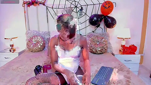 Snapshot of MadissonBonny_ chatting on October 29, 2025, 9:03 pm MadissonBonny online show from October 29, 2025, 9:03 pm